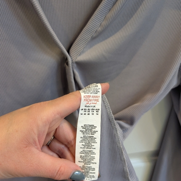 PrettyLittleThing Button-Down Shirt - Picture 5 of 5